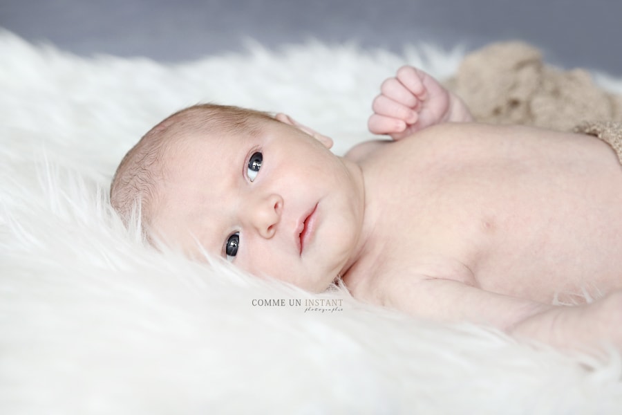 bébé - nouveau né - petites mains - bébé studio - photographe de bebes - photographe à domicile nouveau né studio